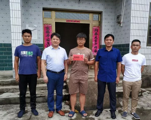資助新河鎮(zhèn)貧困大學(xué)生 為日升閥門(mén)管件制造有限公司點(diǎn)贊 資助新河鎮(zhèn)貧困大學(xué)生 為日升閥門(mén)管件制造有限公司點(diǎn)贊