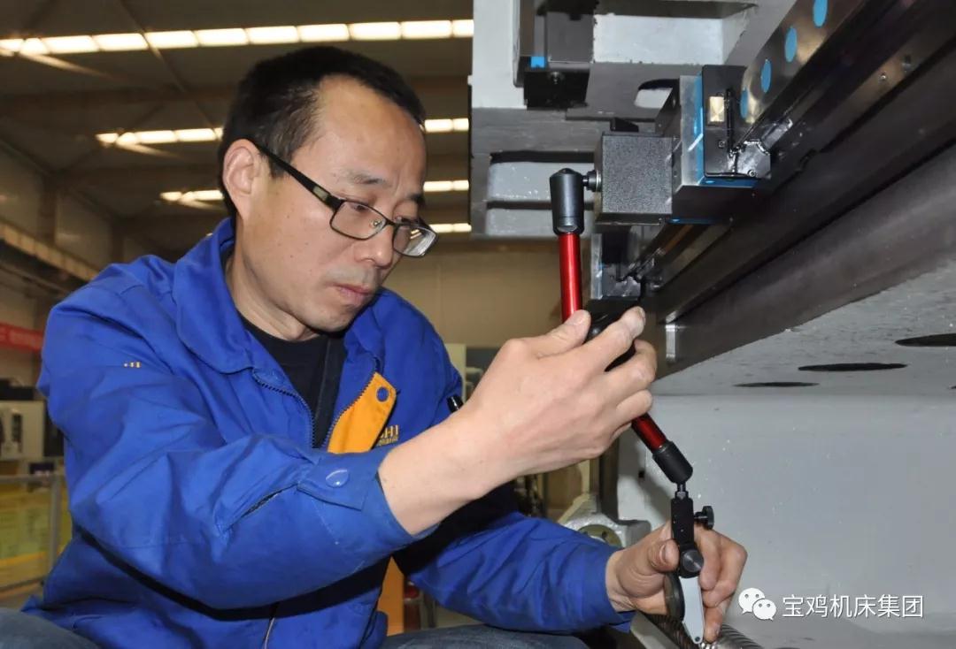 寶雞機(jī)床集團(tuán)智能機(jī)床研究所高級技師田浩榮榮膺“三秦工匠”稱號 寶雞機(jī)床集團(tuán)智能機(jī)床研究所高級技師田浩榮榮膺“三秦工匠”稱號