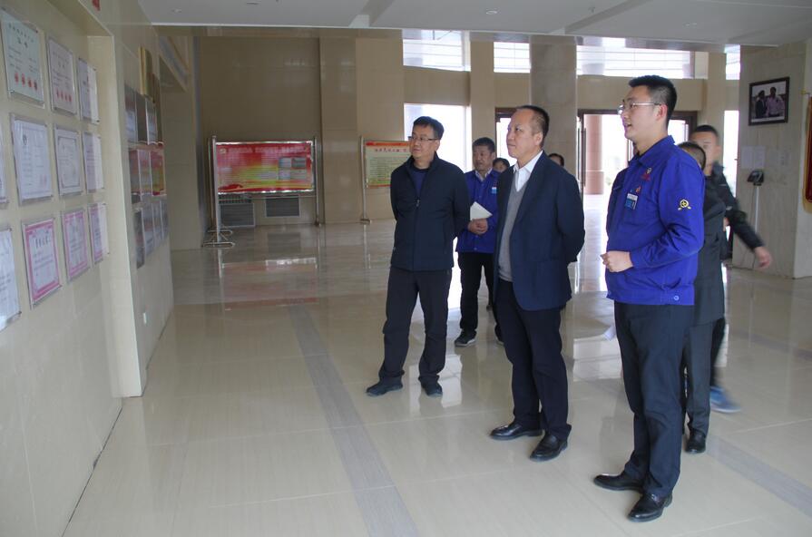 熱烈歡迎蘭州市西固區(qū)委書記雒澤民一行蒞臨蘭州高壓閥門有限公司視察指導(dǎo)工作 熱烈歡迎蘭州市西固區(qū)委書記雒澤民一行蒞臨蘭州高壓閥門有限公司視察指導(dǎo)工作
