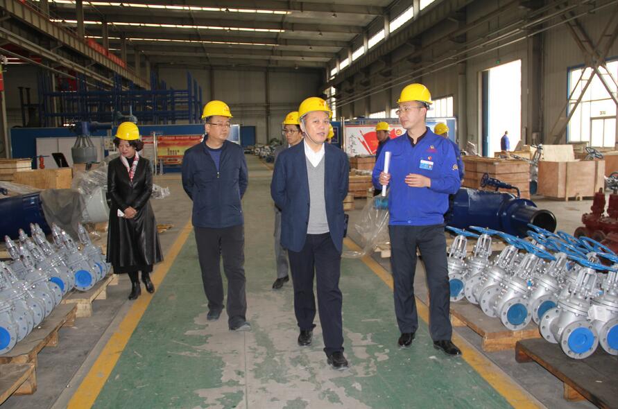 熱烈歡迎蘭州市西固區(qū)委書記雒澤民一行蒞臨蘭州高壓閥門有限公司視察指導(dǎo)工作 熱烈歡迎蘭州市西固區(qū)委書記雒澤民一行蒞臨蘭州高壓閥門有限公司視察指導(dǎo)工作