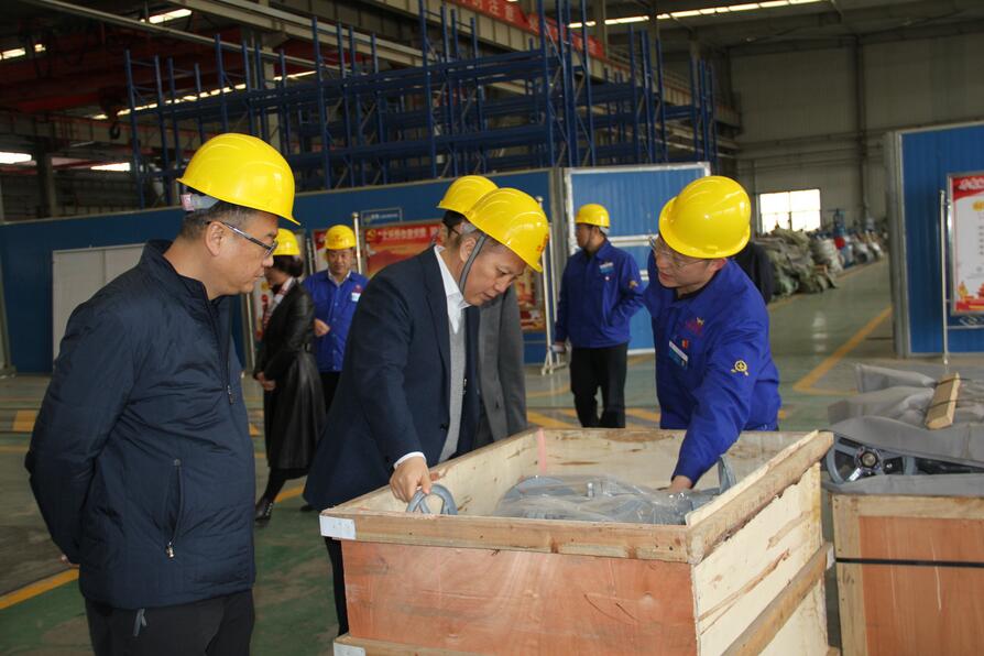 熱烈歡迎蘭州市西固區(qū)委書記雒澤民一行蒞臨蘭州高壓閥門有限公司視察指導(dǎo)工作 熱烈歡迎蘭州市西固區(qū)委書記雒澤民一行蒞臨蘭州高壓閥門有限公司視察指導(dǎo)工作