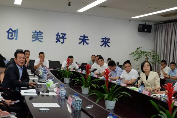 永嘉縣縣委書(shū)記王彩蓮一行蒞臨凱泉泵業(yè)參觀考察 永嘉縣縣委書(shū)記王彩蓮一行蒞臨凱泉泵業(yè)參觀考察