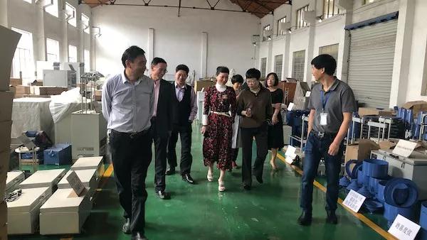 參觀土工儀器公司生產(chǎn)研發(fā)基地 參觀土工儀器公司生產(chǎn)研發(fā)基地