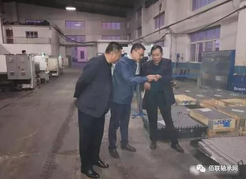 瓦房店市委常委、統(tǒng)戰(zhàn)部部長(zhǎng)鄭軍考察軸承企業(yè) 瓦房店市委常委、統(tǒng)戰(zhàn)部部長(zhǎng)鄭軍考察軸承企業(yè)