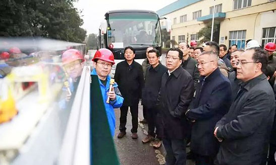 丁純書記、胡啟生市長現(xiàn)場觀摩銅都流體盾構(gòu)機(jī)項(xiàng)目 丁純書記、胡啟生市長現(xiàn)場觀摩銅都流體盾構(gòu)機(jī)項(xiàng)目