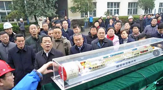 丁純書記、胡啟生市長現(xiàn)場觀摩銅都流體盾構(gòu)機(jī)項(xiàng)目 丁純書記、胡啟生市長現(xiàn)場觀摩銅都流體盾構(gòu)機(jī)項(xiàng)目