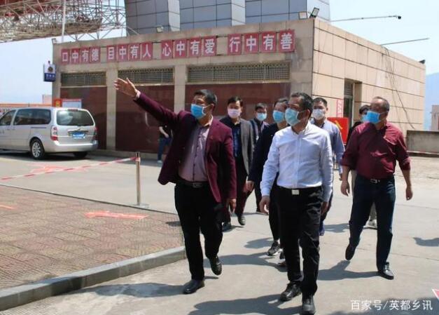 張桂森一行在南安三中 張桂森一行在南安三中