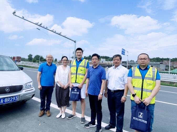 浙江省計(jì)量院開展夏日高溫送清涼活動(dòng) 浙江省計(jì)量院開展夏日高溫送清涼活動(dòng)