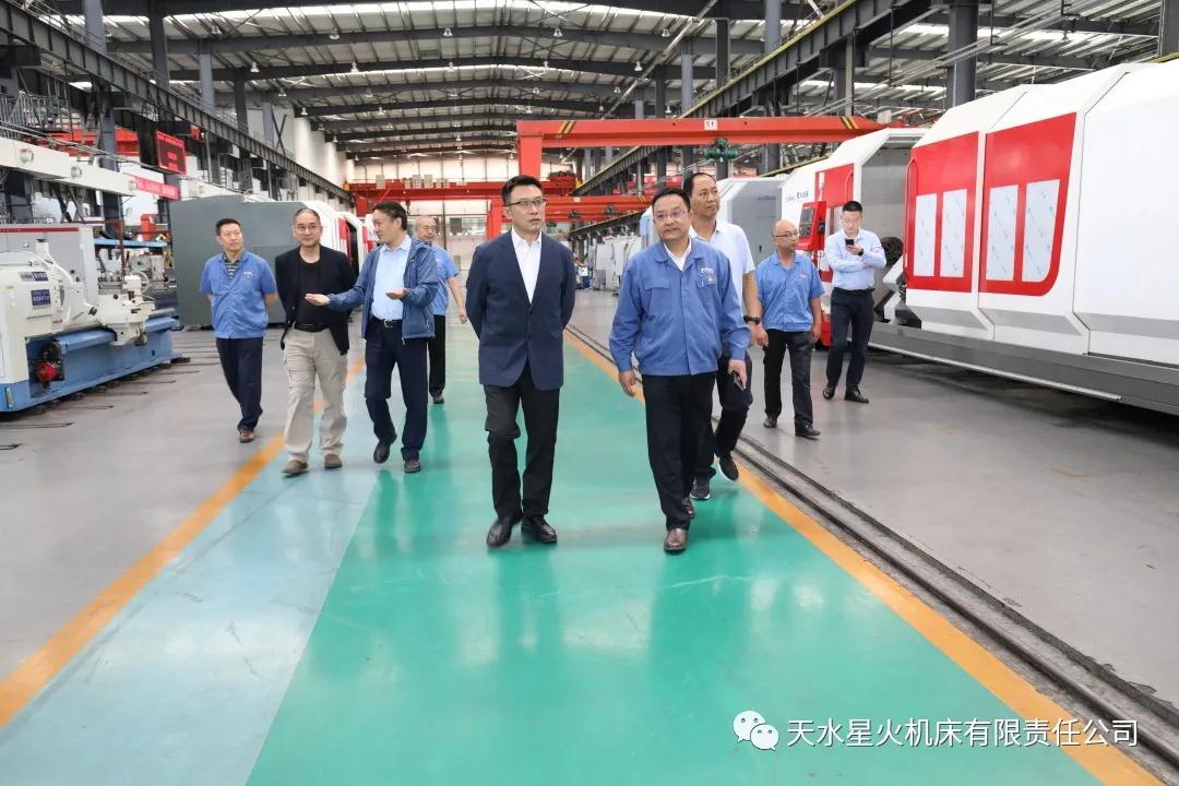 中國工業(yè)設(shè)計(jì)協(xié)會領(lǐng)導(dǎo)一行來星火機(jī)床公司調(diào)研 中國工業(yè)設(shè)計(jì)協(xié)會領(lǐng)導(dǎo)一行來星火機(jī)床公司調(diào)研