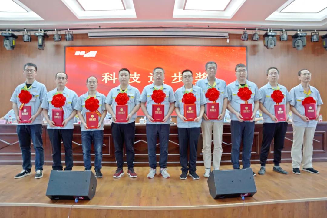 頒獎(jiǎng)合影 頒獎(jiǎng)合影