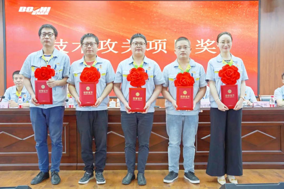 頒獎(jiǎng)合影 頒獎(jiǎng)合影