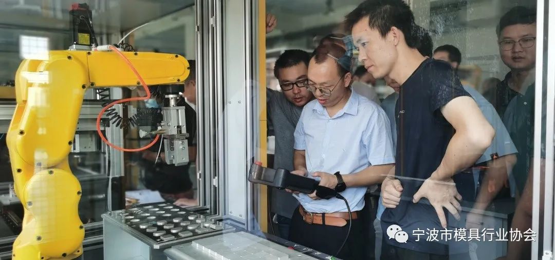 寧波市模具行業(yè)協(xié)會(huì)成功舉辦數(shù)控機(jī)床自動(dòng)化改造專題培訓(xùn)班 寧波市模具行業(yè)協(xié)會(huì)成功舉辦數(shù)控機(jī)床自動(dòng)化改造專題培訓(xùn)班