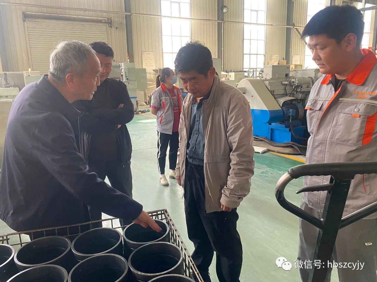 上圖在研發(fā)試制車間 上圖在研發(fā)試制車間