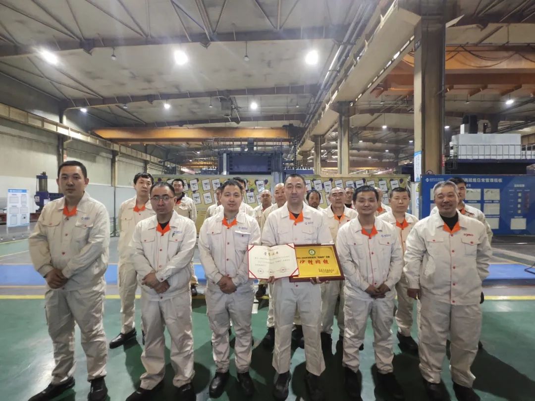 沈陽機(jī)床龍門銑班組獲評沈陽市“安康杯”競賽優(yōu)勝班組 沈陽機(jī)床龍門銑班組獲評沈陽市“安康杯”競賽優(yōu)勝班組