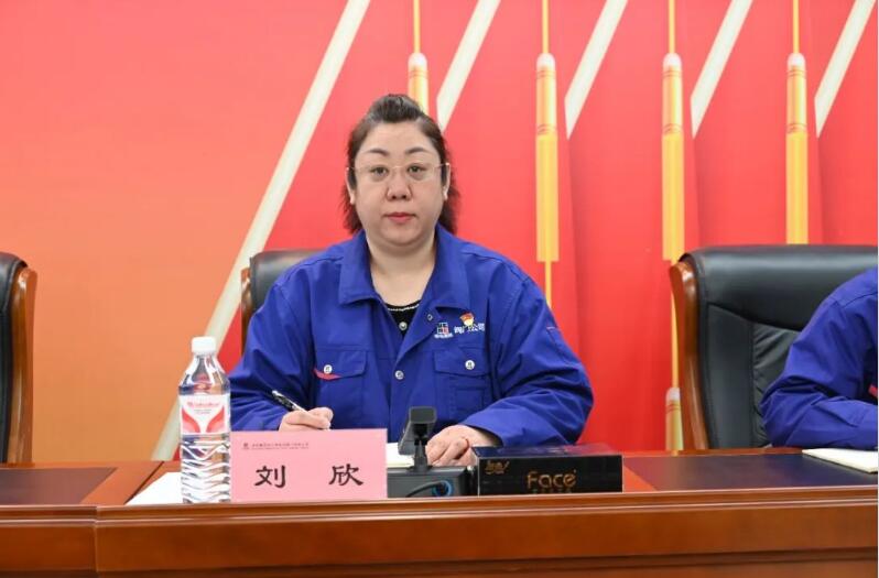 紀(jì)委書記劉欣作警示教育。 紀(jì)委書記劉欣作警示教育。