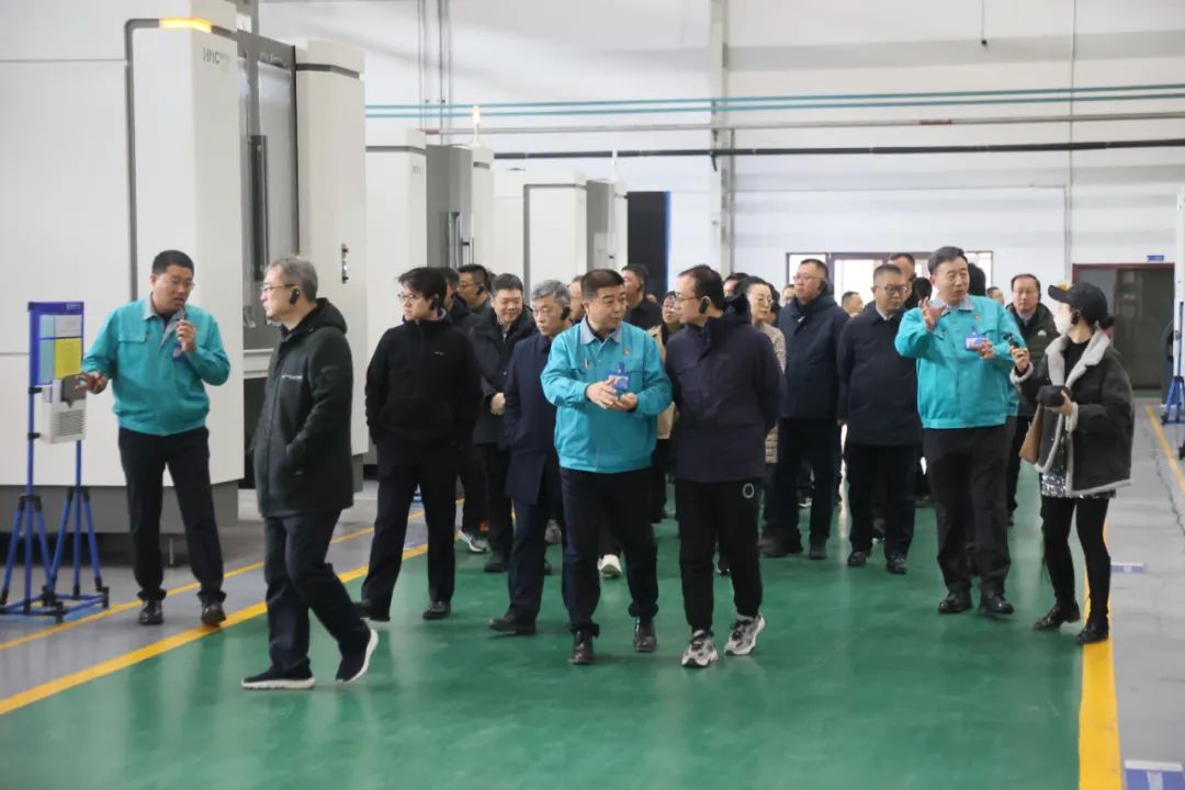 新任中央企業(yè)領(lǐng)導(dǎo)人員培訓(xùn)班到大連機(jī)床參觀研學(xué) 新任中央企業(yè)領(lǐng)導(dǎo)人員培訓(xùn)班到大連機(jī)床參觀研學(xué)