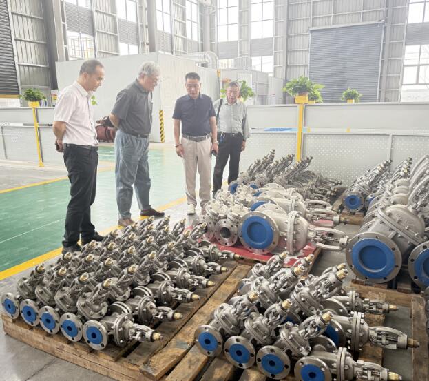 安徽省機(jī)械行業(yè)聯(lián)合會(huì)會(huì)長一行蒞臨安徽大眾閥門集團(tuán)智能產(chǎn)業(yè)園參觀指導(dǎo) 安徽省機(jī)械行業(yè)聯(lián)合會(huì)會(huì)長一行蒞臨安徽大眾閥門集團(tuán)智能產(chǎn)業(yè)園參觀指導(dǎo)