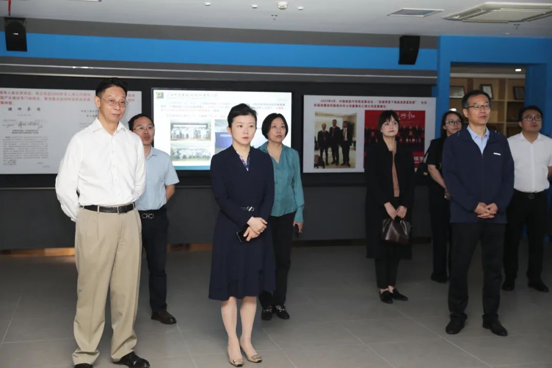 揚州大學蔡穎蔚副校長一行到訪阿波羅機械開展校企合作交流 揚州大學蔡穎蔚副校長一行到訪阿波羅機械開展校企合作交流