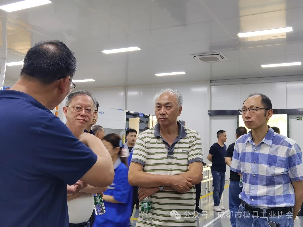 成都模協(xié)理事長、監(jiān)事長單位領(lǐng)導(dǎo)參觀航天模具公司 成都模協(xié)理事長、監(jiān)事長單位領(lǐng)導(dǎo)參觀航天模具公司