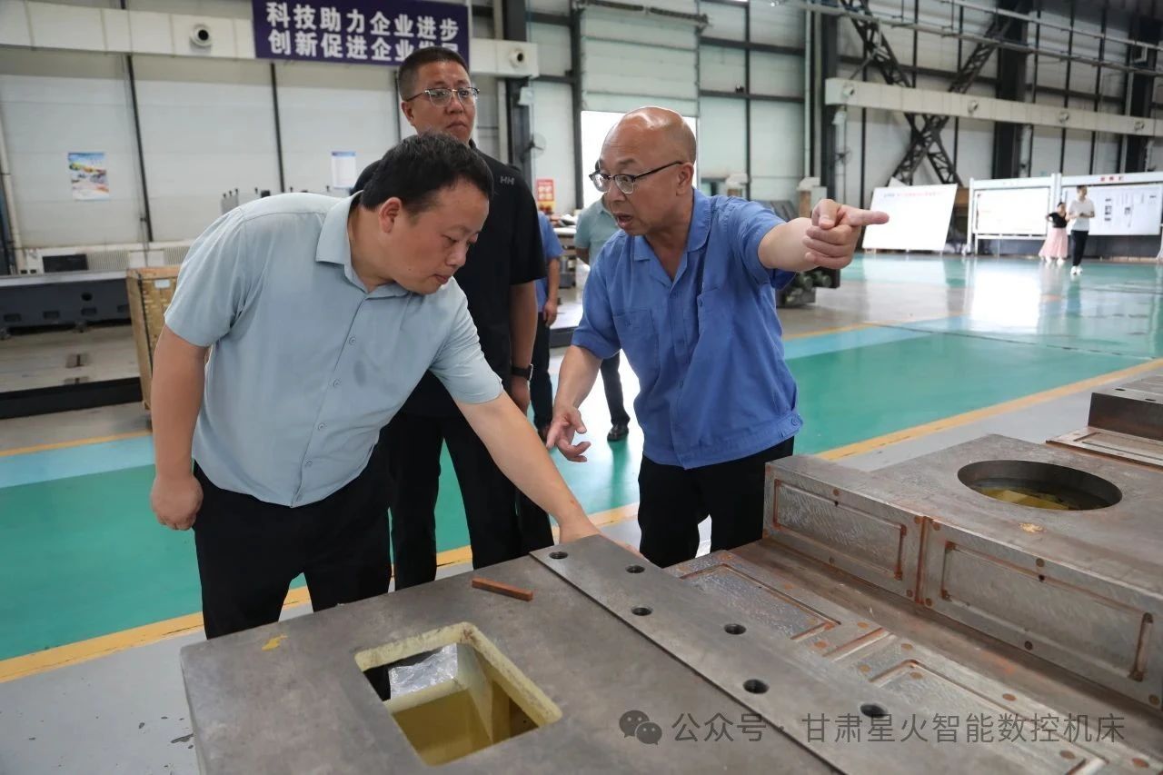 湖北荊州公安縣委黨校校長張琦一行蒞臨星火機床公司參觀調研 湖北荊州公安縣委黨校校長張琦一行蒞臨星火機床公司參觀調研