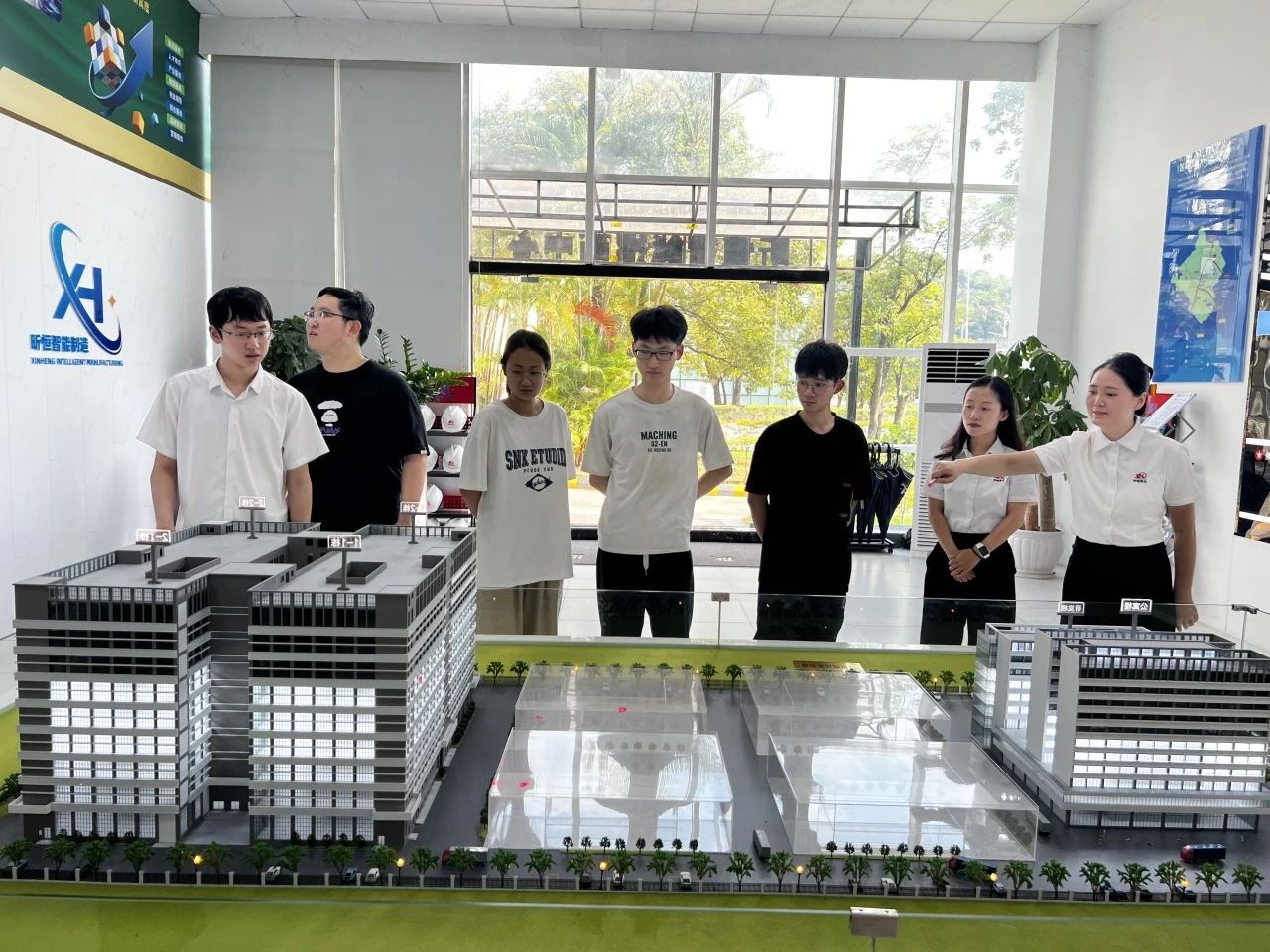 清華大學(xué)航天航空學(xué)院同學(xué)走進(jìn)昕恒泵業(yè)開展生產(chǎn)實(shí)習(xí) 清華大學(xué)航天航空學(xué)院同學(xué)走進(jìn)昕恒泵業(yè)開展生產(chǎn)實(shí)習(xí)