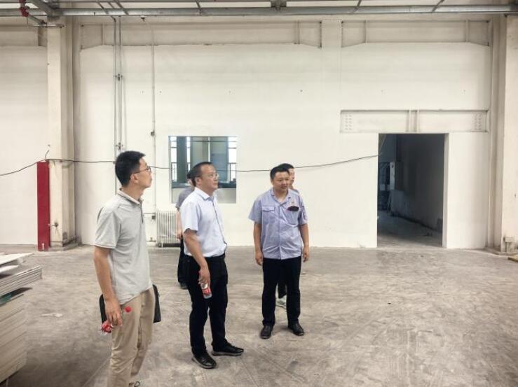 國機精工副總經(jīng)理高元安到軸研所開展安全大檢查 國機精工副總經(jīng)理高元安到軸研所開展安全大檢查