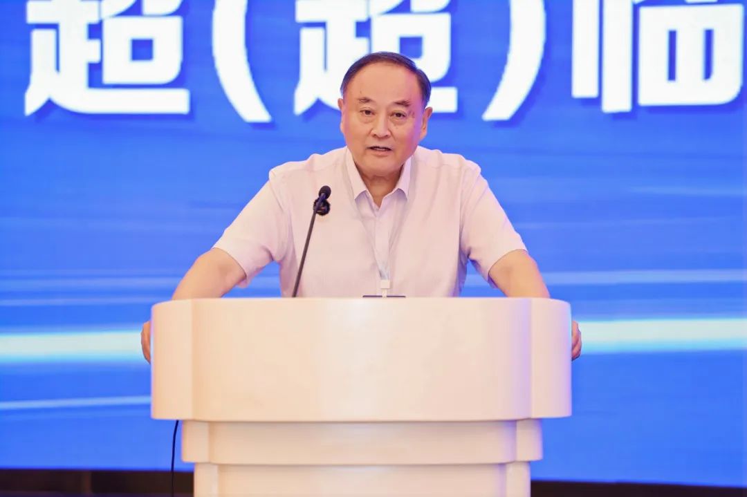 中國通用機械工業(yè)協(xié)會副會長張宗列作閥門行業(yè)形勢報告。 中國通用機械工業(yè)協(xié)會副會長張宗列作閥門行業(yè)形勢報告。