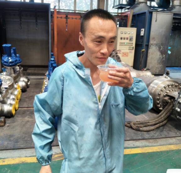 蘭高閥酷暑送清涼:一碗綠豆湯,映出滾燙的堅守與深情 蘭高閥酷暑送清涼:一碗綠豆湯,映出滾燙的堅守與深情